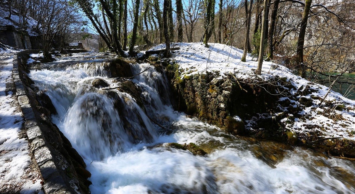 Uprava Plitvica: Sol ćemo bacati po prometnicama, ne i u zonama za posjetitelje