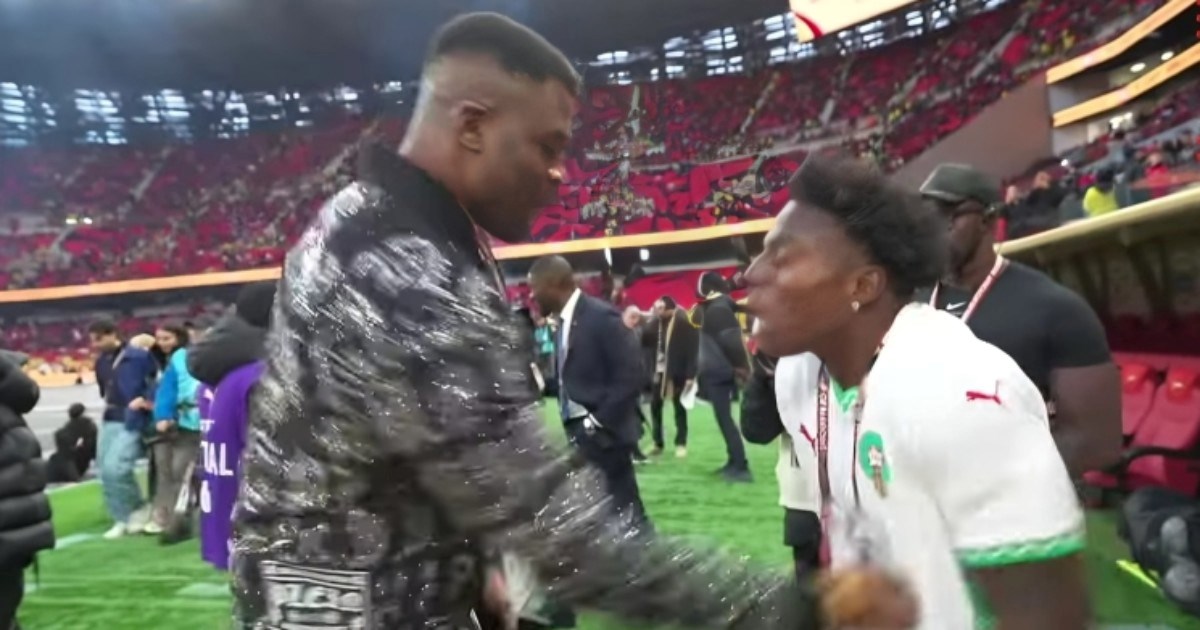 VIDEO IShowSpeed rekao Ngannouu da se želi boriti. Onda ga je MMA borac lagano udario