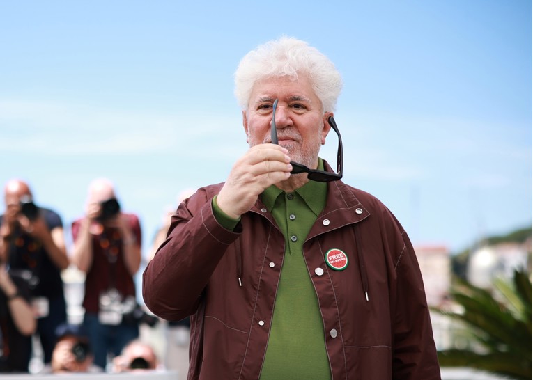 Pedro Almodóvar nosio bedž s porukom "Free Palestine" u Cannesu