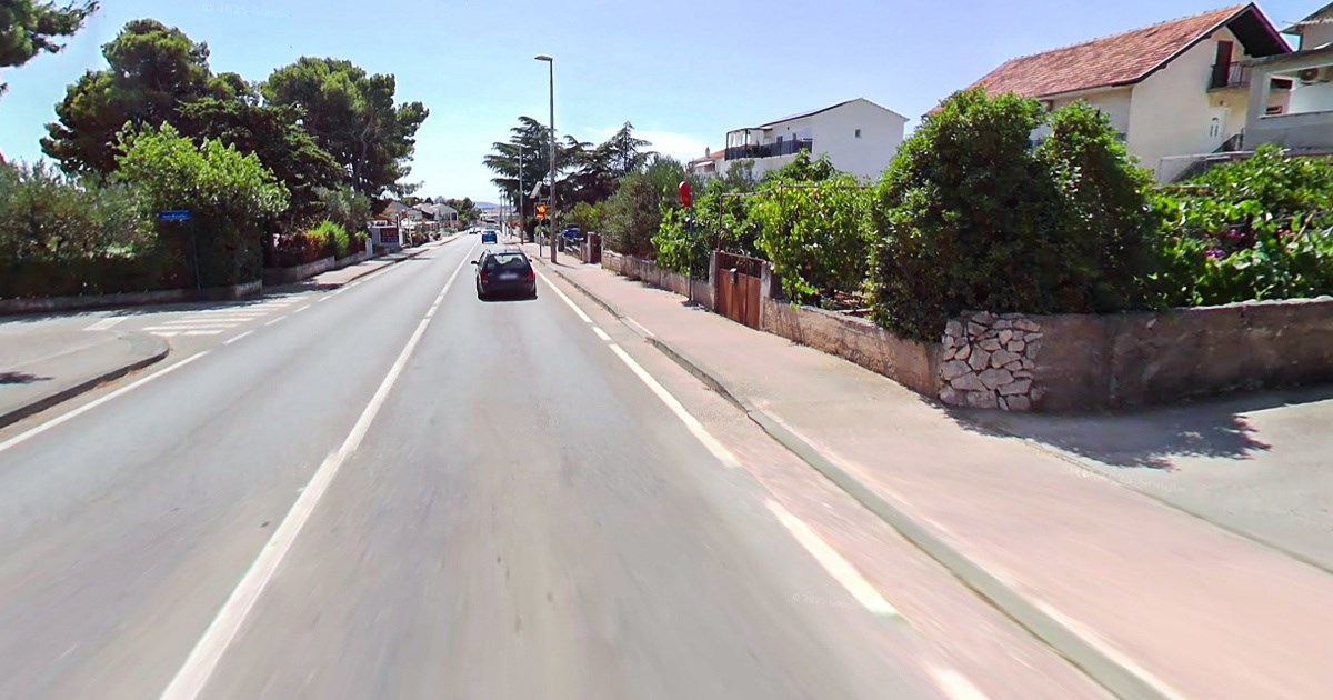 Maloljetnik teško ozlijeđen u Vodicama: Pao s romobila vozeći prijatelja