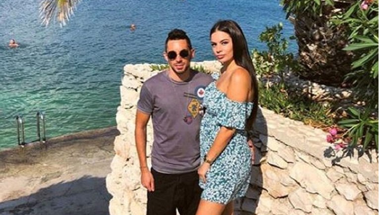 Seksi Mađarica fotkom u bikiniju objavila da čeka bebu s Hajdukovim nogometašem