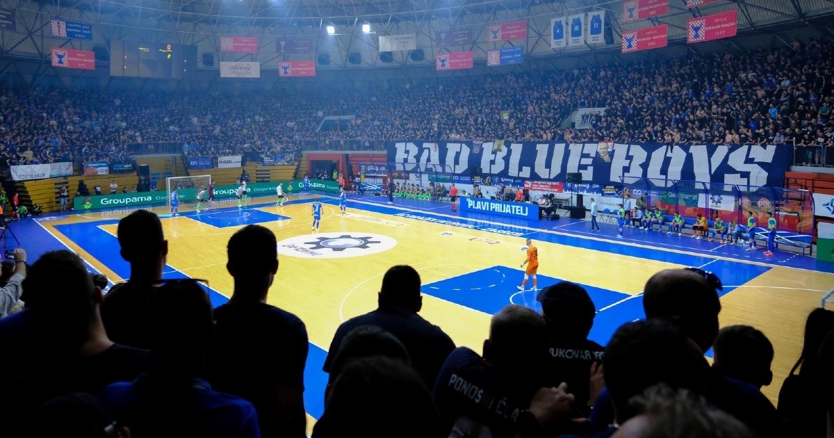 Stotinu ljudi s ulaznicom nije uspjelo ući na utakmicu Futsal Dinama. Stigla isprika