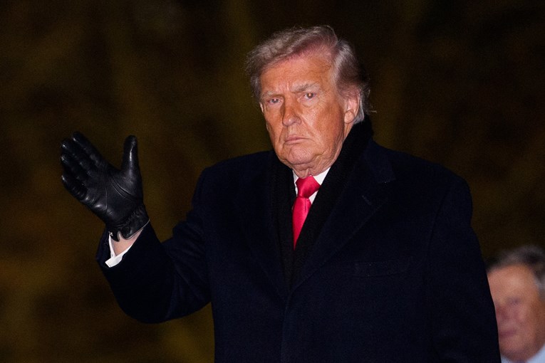 Trump danas: VELIKI IDIOTIZAM. Trump u svibnju lani: Monumentalno postignuće