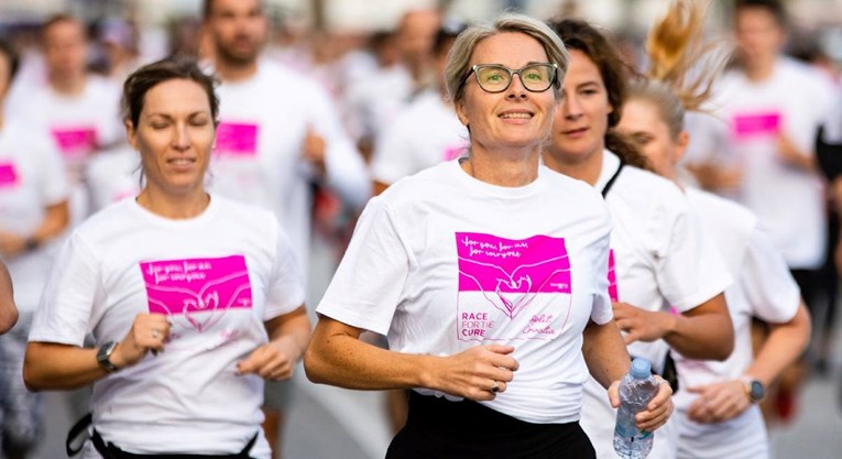Više od 3000 ljudi u Splitu trčalo za borbu protiv raka dojke