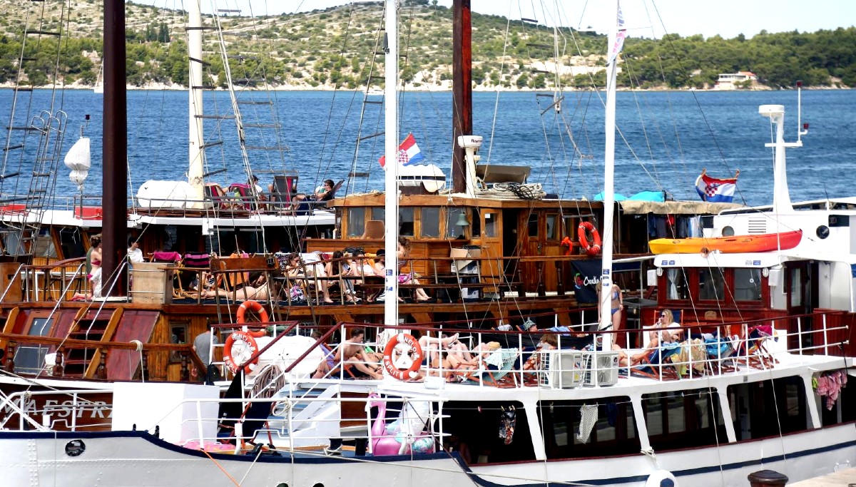 Zadarski noćni klubovi sele zabave s kopna na party brodove