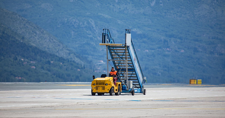 Problemi na dubrovačkom aerodromu zbog vjetra. Avioni preusmjereni za Split i Bari