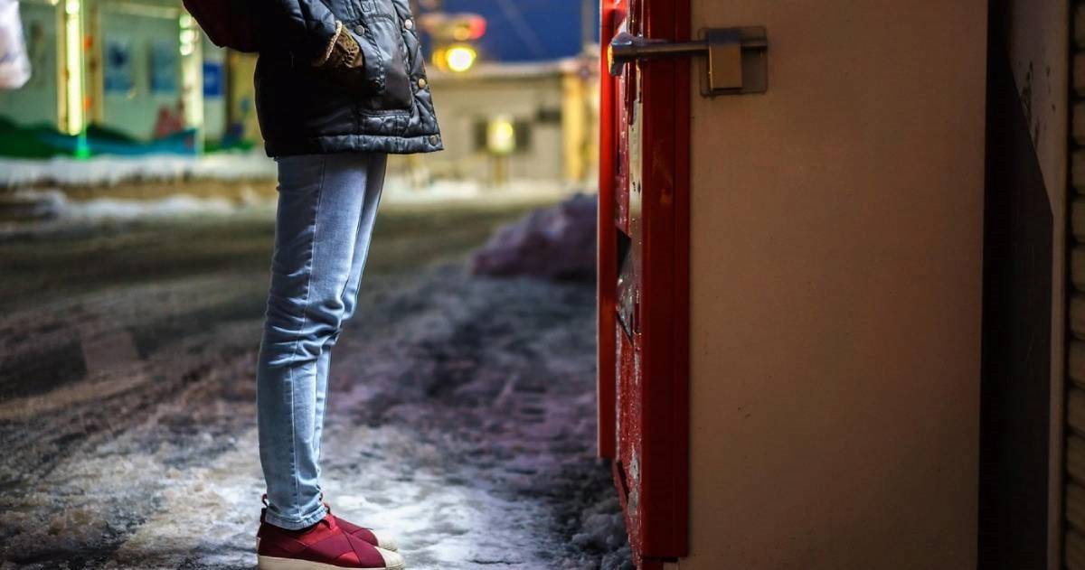 Ravnatelj škole u Japanu dobio otkaz jer je platio manju kavu, a natočio veliku