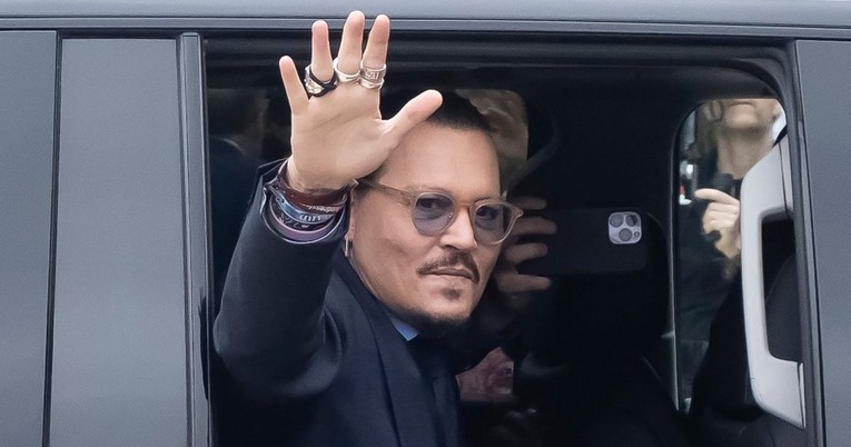 Papirnate narukvice sa suđenja Depp-Heard prodaju se po cijenama do 35.000 kuna