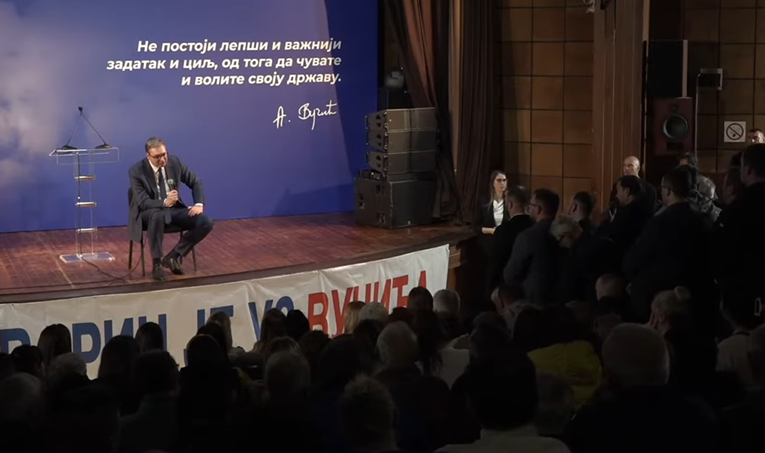 VIDEO Vučić se svađao s invalidom zbog penzije, vikao pred punom dvoranom