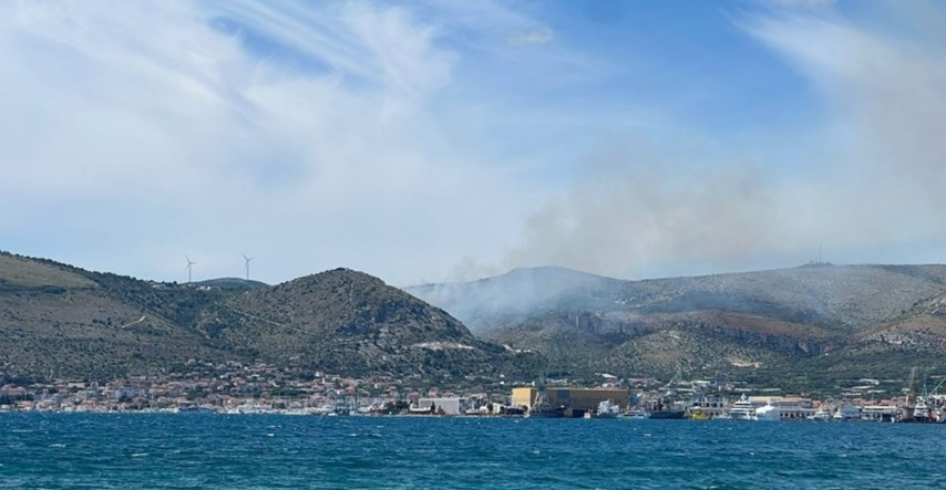 VIDEO Gorjelo kod Splita. Požar gasilo 60 vatrogasaca i dva kanadera