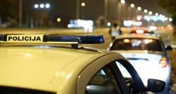 Policajac ujutro vozio pijan, zabio se u auto ispred sebe i izgurao ga s ceste