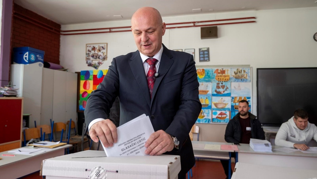 Kolakušić se oglasio na Fejsu, zahvalio se biračima