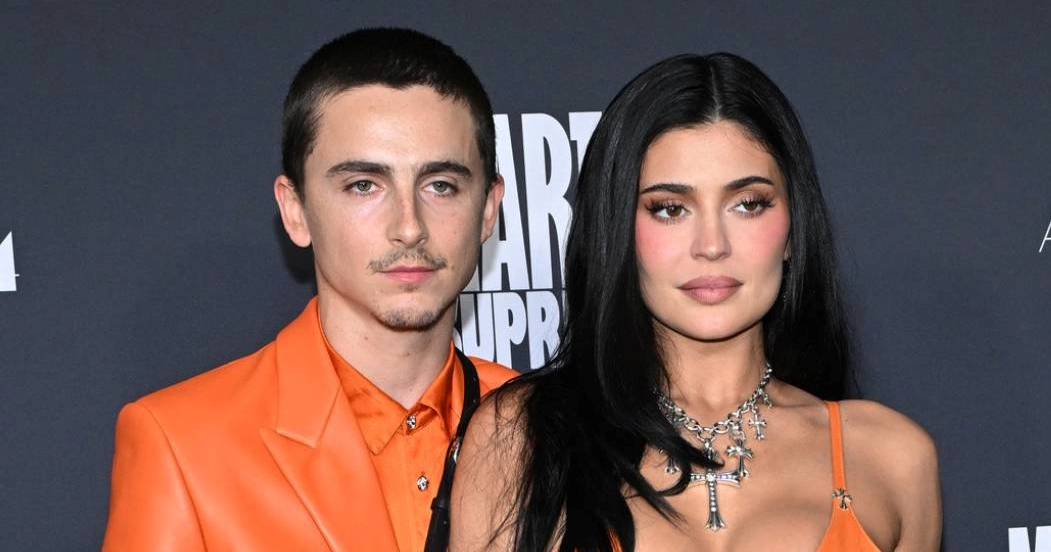 Timothee Chalamet i Kylie Jenner usklađeni u narančastom na premijeri njegova filma