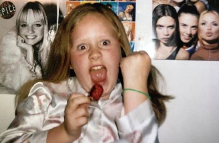 Obožava Spice Girls: Prepoznajete li slavnu pjevačicu na fotki iz djetinjstva?