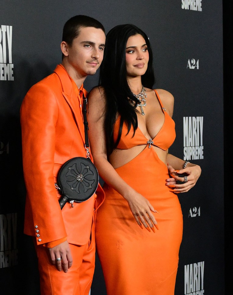 Timothée Chalamet u novoj pjesmi spominje milijarde svoje djevojke