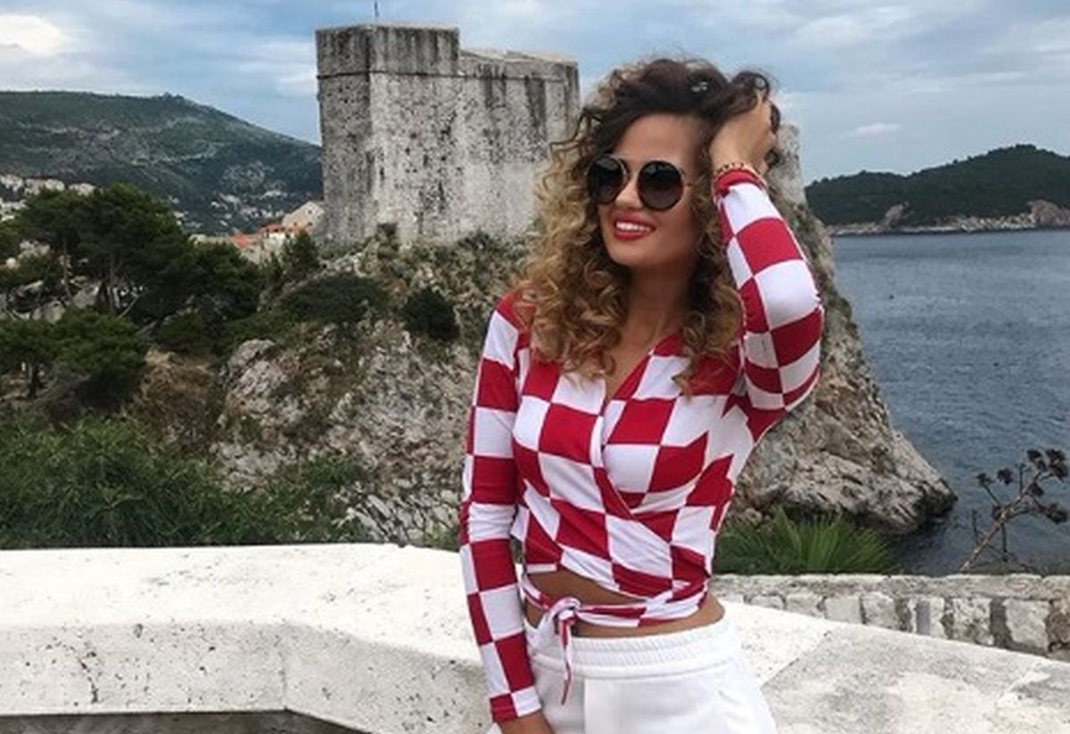 Dubrovačka pravnica u seksi izdanju navija za Vatrene i svog pet godina mlađeg dečka