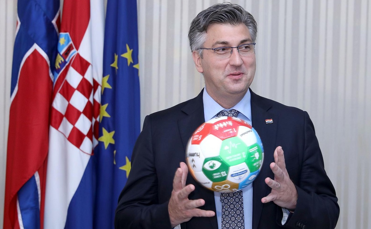 Plenković na utakmicu vodi toliko HDZ-ovaca da ne stanu u vladin avion?
