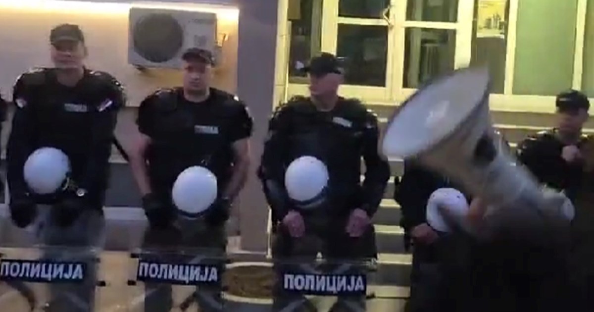 Oporba od vučićevaca izgubila za 51 glas. Studenti izašli na ulice