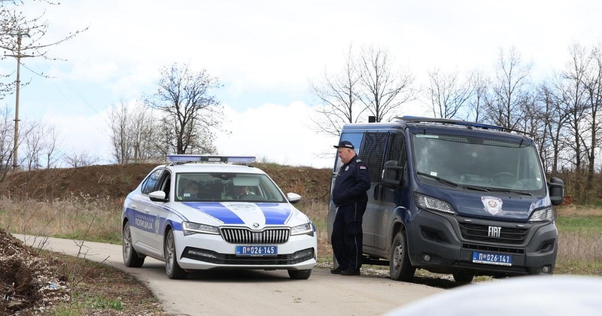 Trostruko ubojstvo u Srbiji. Mladić iz lovačke puške ubio oca, djeda i baku