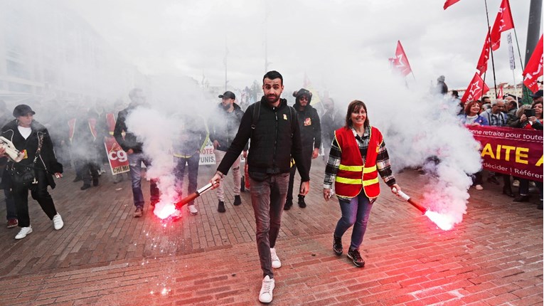 I dalje traju prosvjedi širom Francuske protiv Macronove reforme