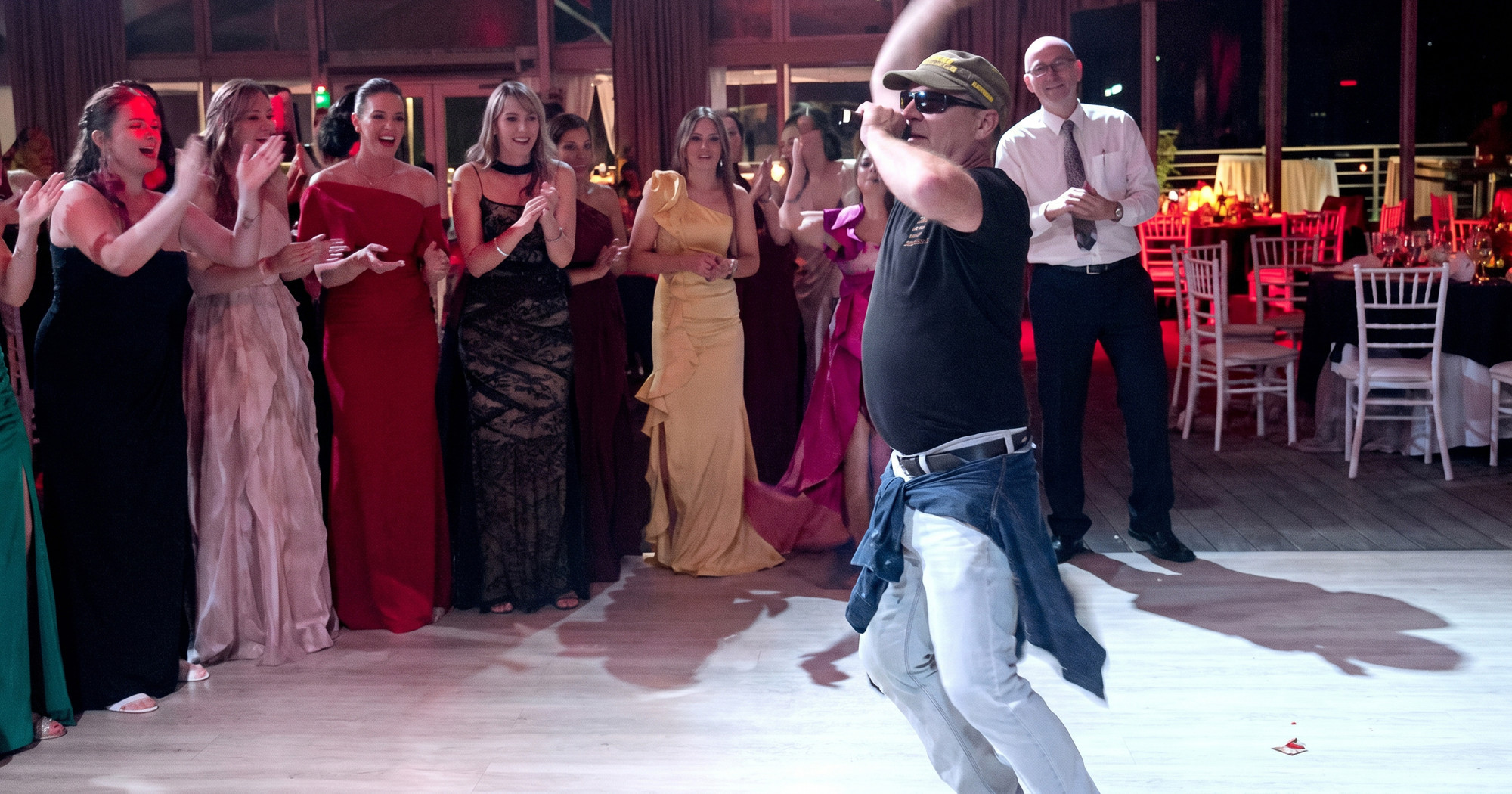 Ludnica na maturalnoj Katoličke gimnazije u Zadru. Profesor napisao i odrepao pjesmu