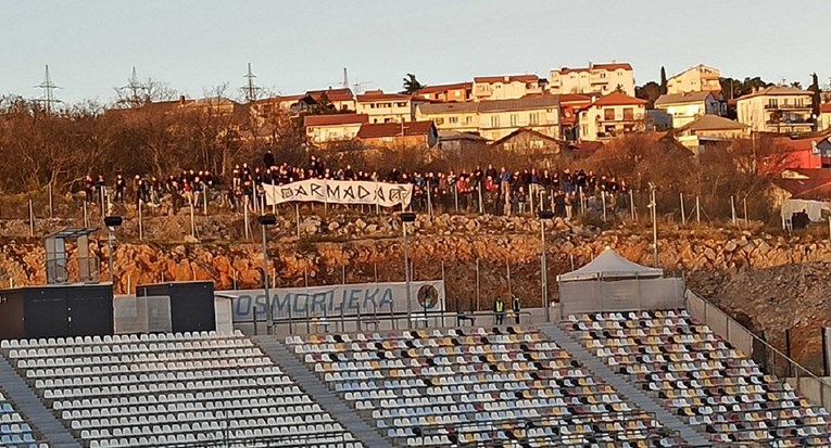 Pogledajte odakle Armada navija za Rijeku protiv Hajduka. S brda se čuje navijanje 