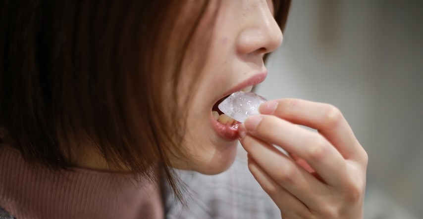 Zubar poslao upozorenje onima koji piće rashlađuju ledom: Riješite se te navike