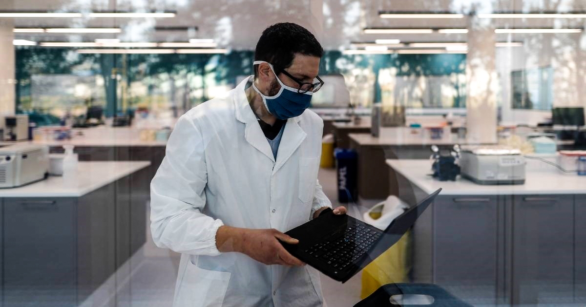 AstraZeneca je možda dala zastarjele podatke o cjepivima, tvrdi američki institut