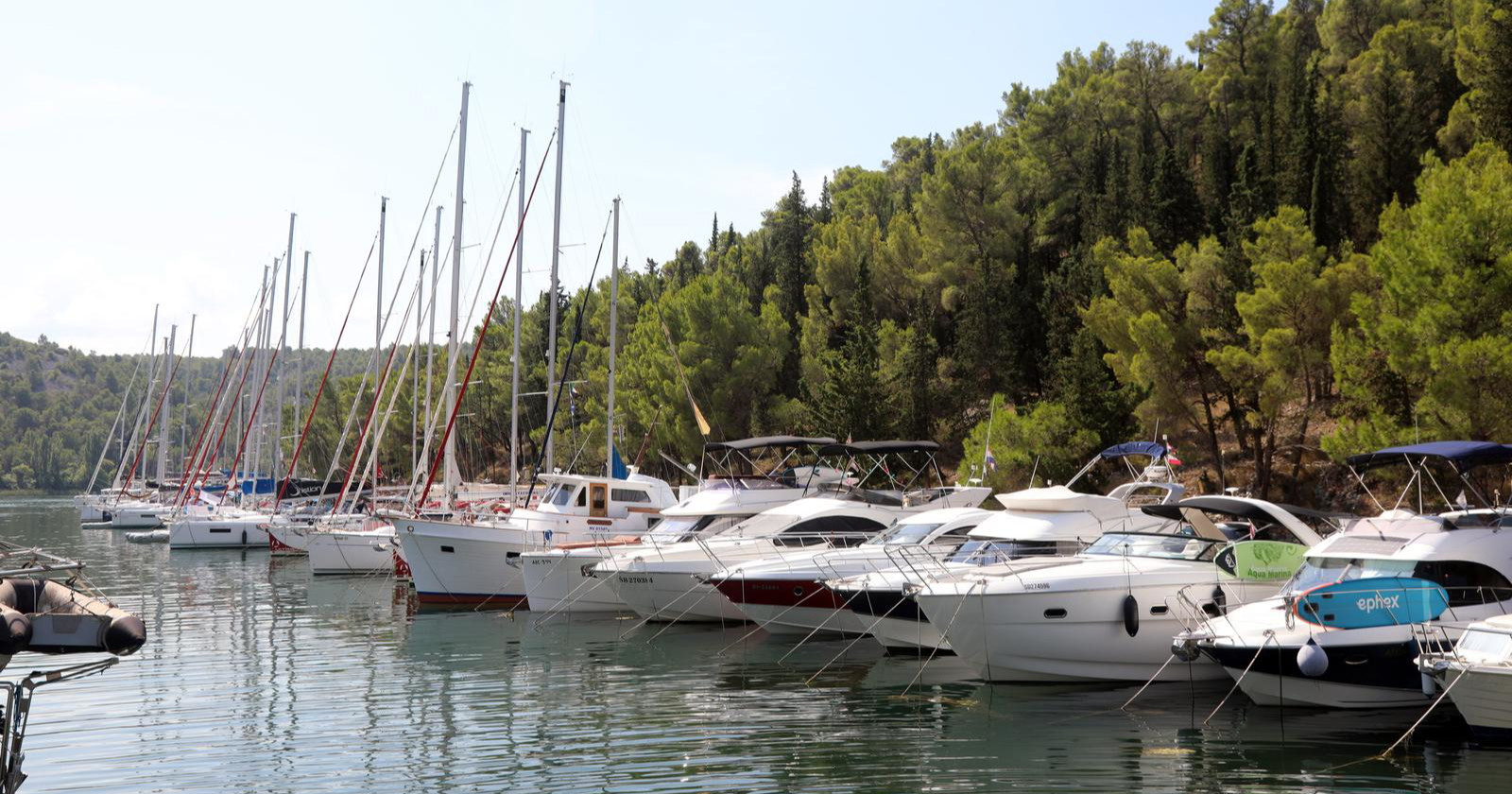 Glavina traži niže cijene u turizmu. Državna tvrtka povećala cijene vezova