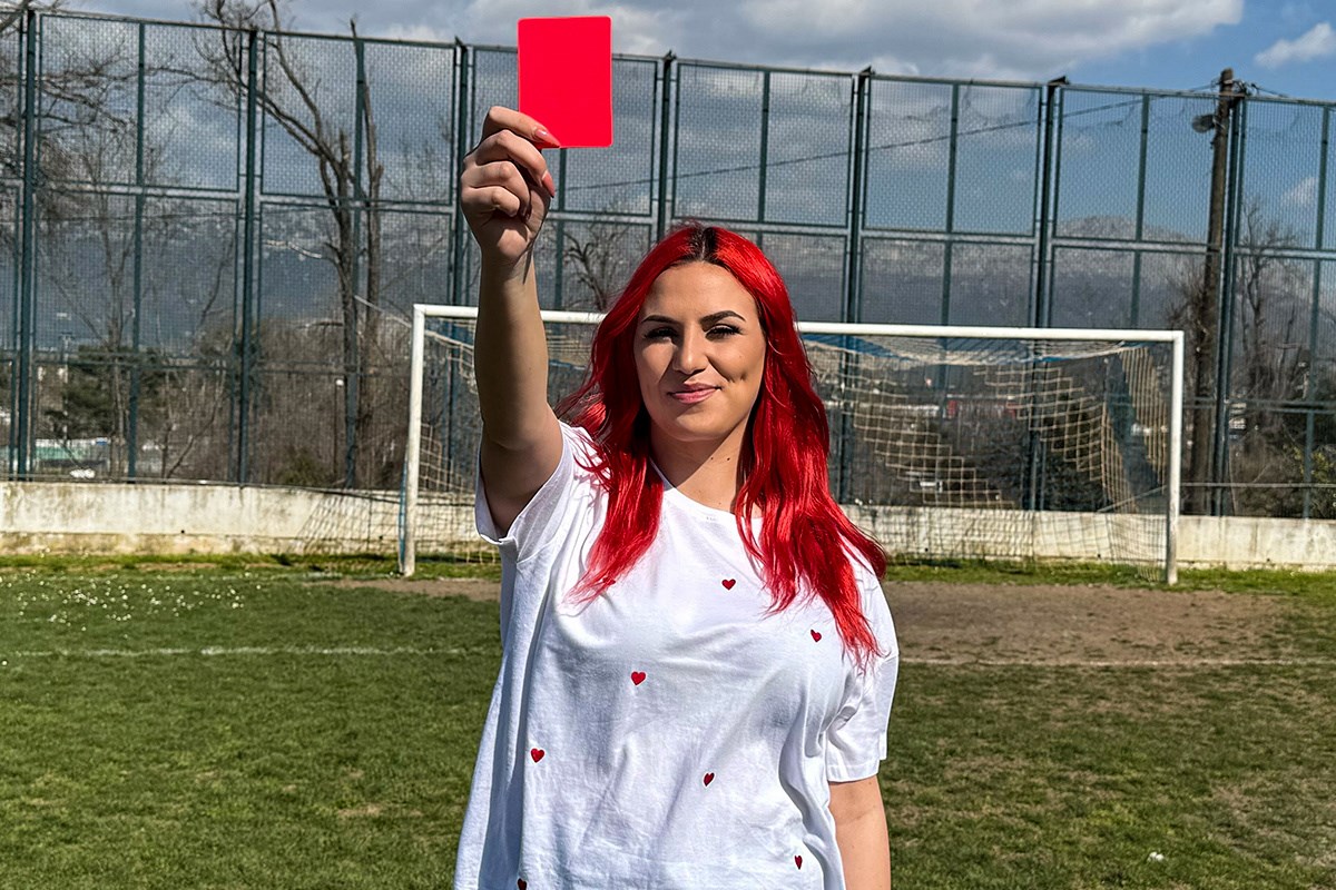 Zviždaljka, kartoni i mikrofon. Upoznajte Ivanu, temperamentnu sutkinju iz Dalmacije