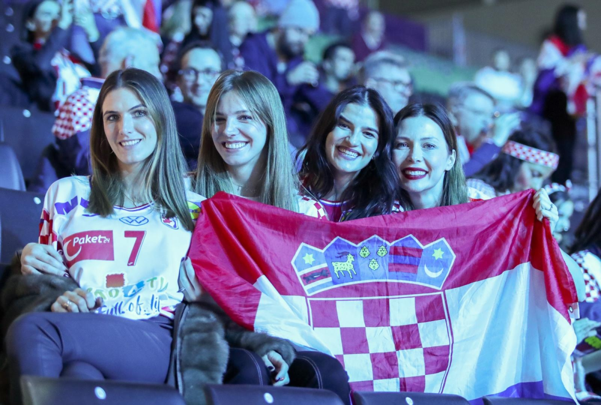 Lijepe žene rukometaša žestoko navijale s tribina u Švedskoj