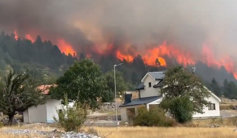 VIDEO Velik požar u BiH stavljen pod kontrolu. Pomogli hrvatski kanaderi
