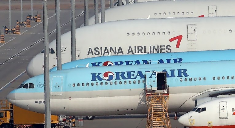 Evakuirano 230 ljudi iz zrakoplova u Južnoj Koreji. Putnik pronašao metke