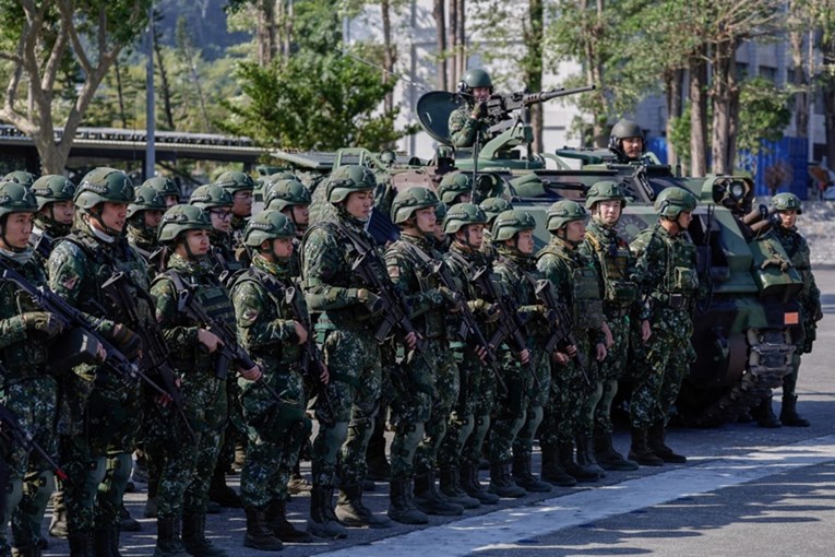 Tajvanski ministar: Paket oružja iz SAD-a vrijedan 14 milijardi dolara na putu