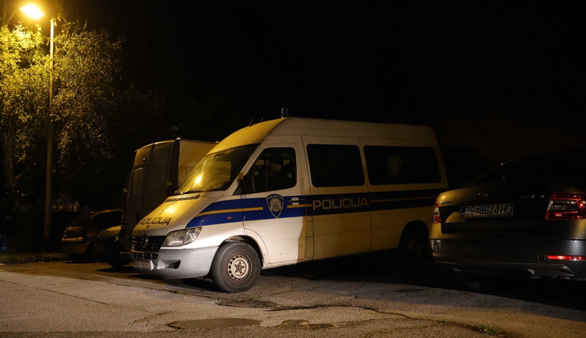 Prosvjednici protiv mjera došli pred Berošev stan, sve organizirao vjeroučitelj