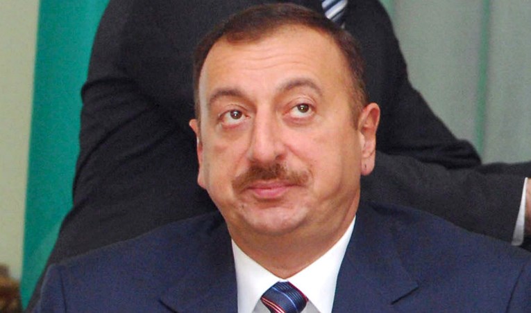 Azerbajdžanski parlament traži da ga se raspusti i da se raspišu izbori