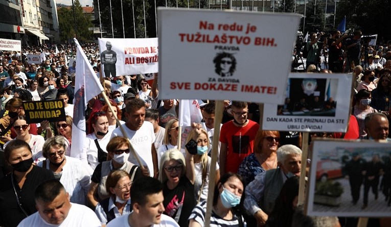 Ogroman prosvjed u BiH. Majka Davida Dragičevića: Što mi mogu, ubili su mi dijete