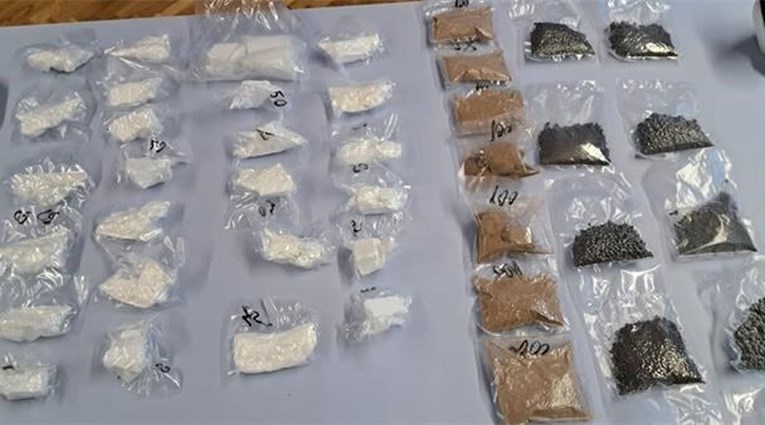 VIDEO Pala tri dilera kod Sinja. Policija im našla heroin, crni heroin i kokain