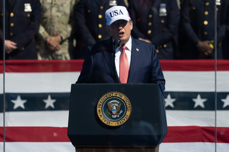 Trump opet mijenja priču o 11. rujna. Sad tvrdi da su ga nosili vatrogasci