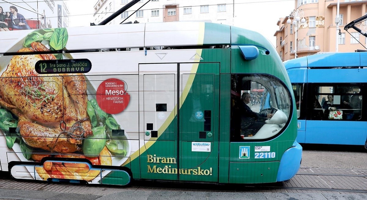 Tomašević objasnio zašto miče reklame s tramvaja i autobusa