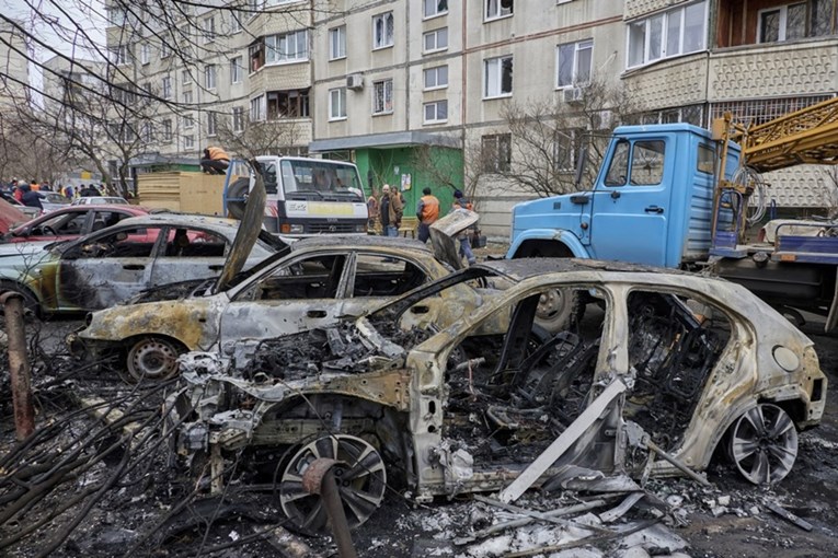 U ruskim napadima na Harkiv poginule dvije osobe, pogođena i luka na Dunavu