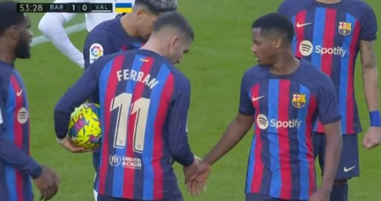 Igrači Barcelone se svađali tko će pucati penal, čak su se i gurali