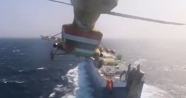 VIDEO Objavljena snimka kako Huti otimaju britanski brod u Crvenom moru
