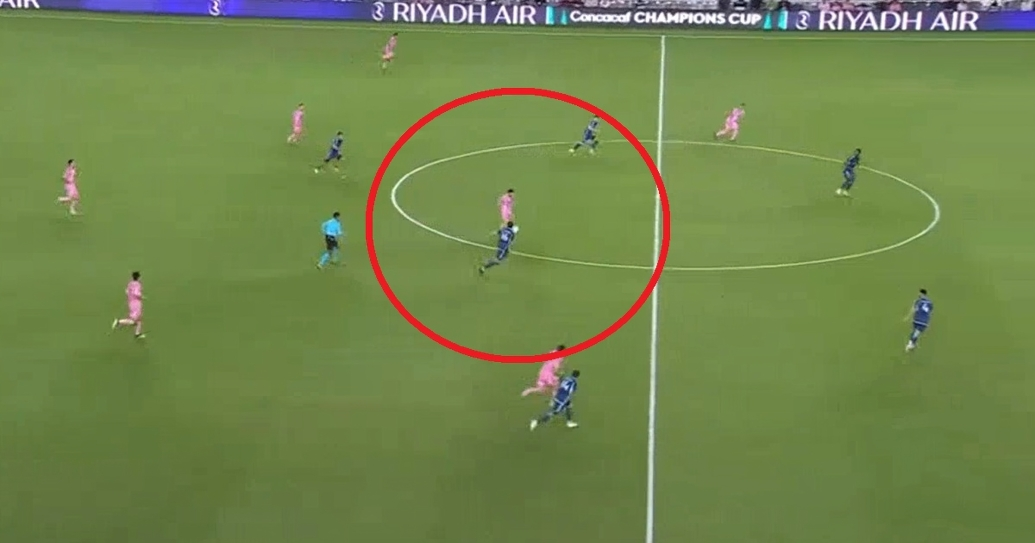 Messi je primio loptu na centru i dao za Suareza. Uslijedila je golčina Argentinca