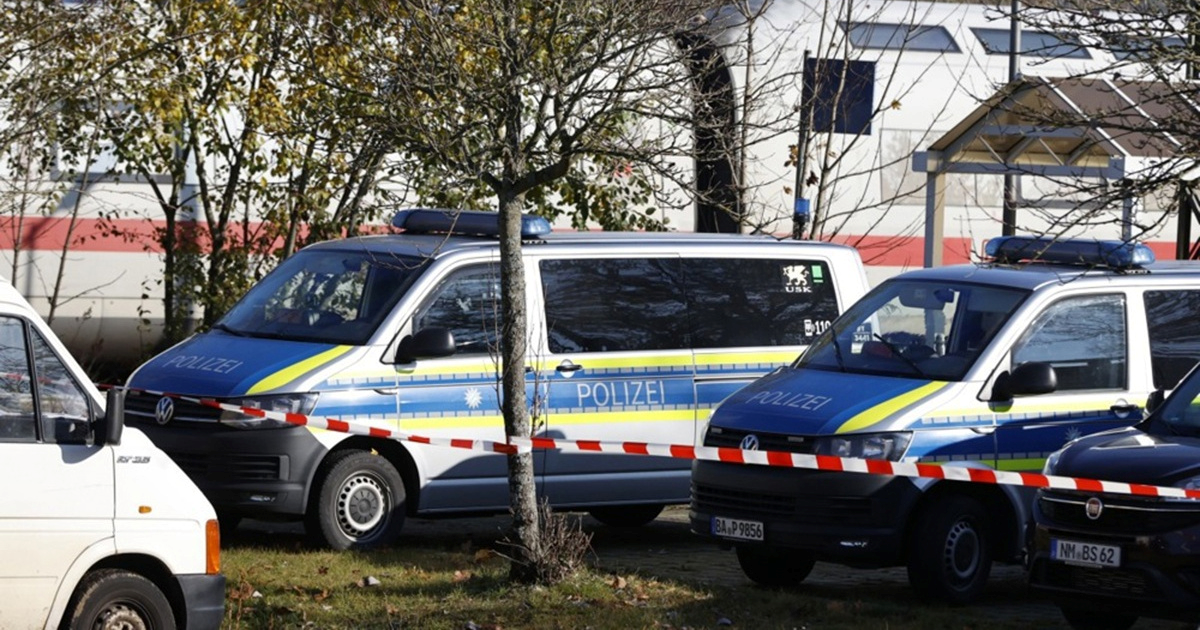 Mladić u vlaku u Njemačkoj aktivirao eksploziv pa prijetio nožem. Putnici ga savladali