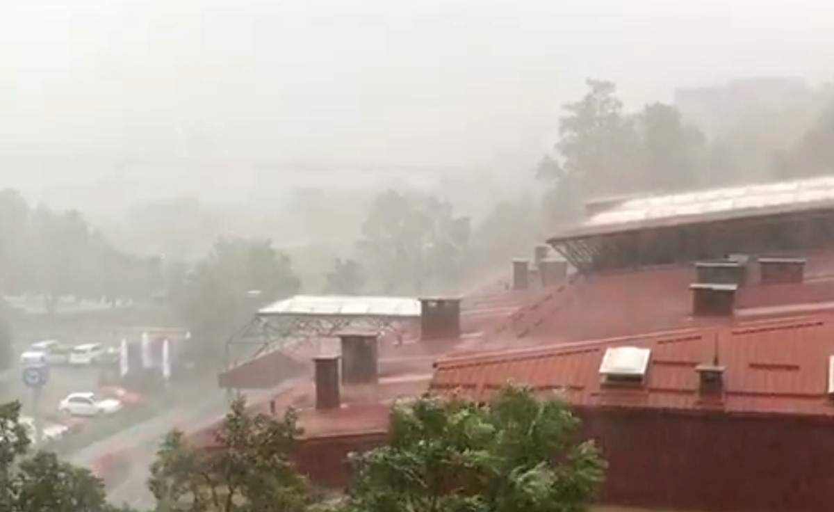 Jako nevrijeme u Zagrebu, počela i tuča. Pogledajte snimku