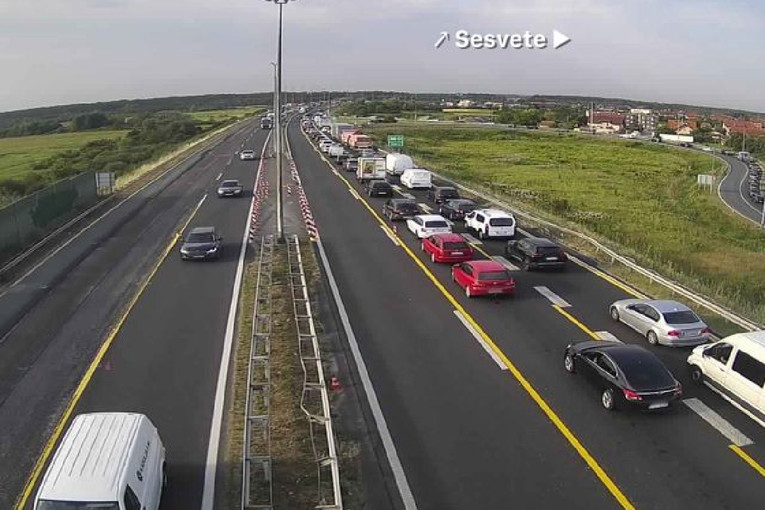 Kolona od 14 kilometara na A4 zbog prometne nesreće