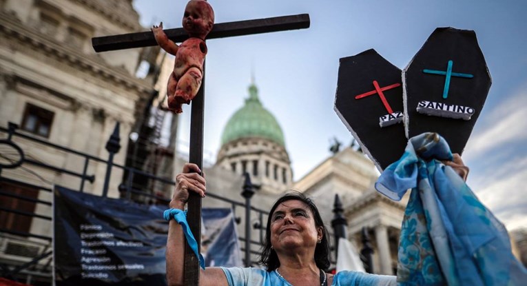 Argentinske vlasti natjerale silovanu curicu (12) da rodi