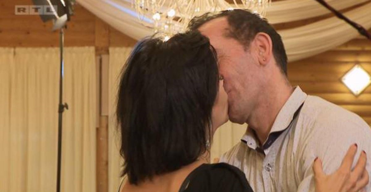 Željan iz LJNS-a pred kamerama ljubio kandidatkinju s druge farme: "Proradila kemija"