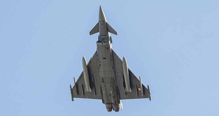 Britanci Typhoonima presreli ruski vojni avion